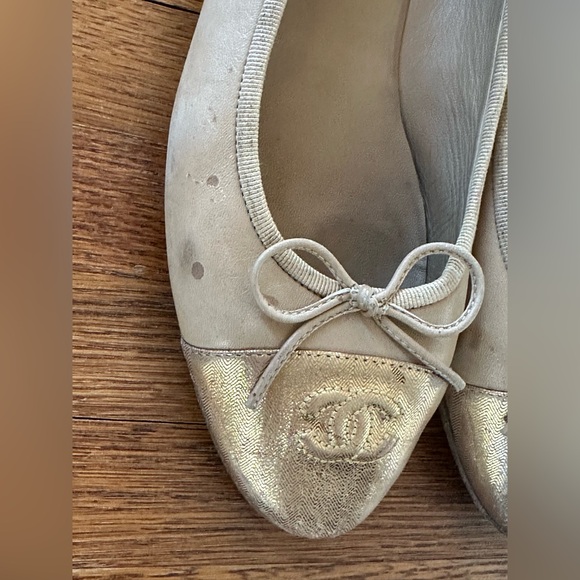 **AUTHENTIC** Chanel Ballet flats in gold - Picture 3 of 11